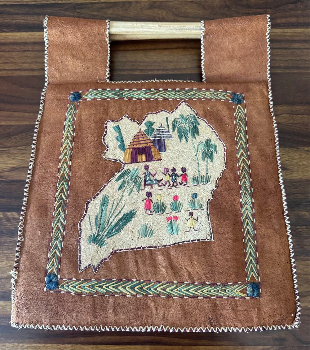 Vintage ‘60s-‘70s Handmade Ugandan Folk Art Barkcloth Raffia Cane Handle Handbag